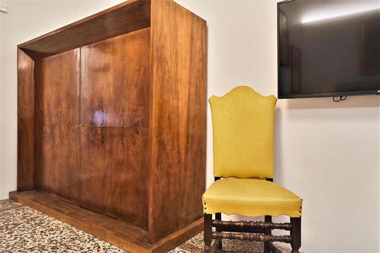 Palazzo Testa - Locazione Turistica Bed & Breakfast *